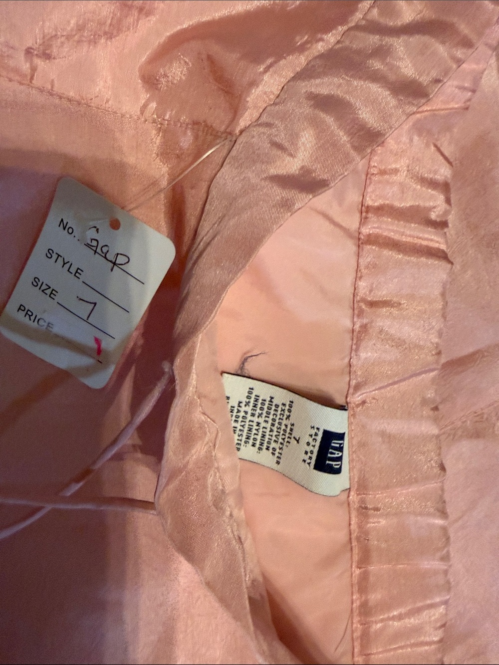 GAP Pink silky Satin Girls skirt with embroidered motifs. 50’s style side zip - Picture 1 of 4